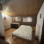 Cozy With A Private Yard Apartmán
