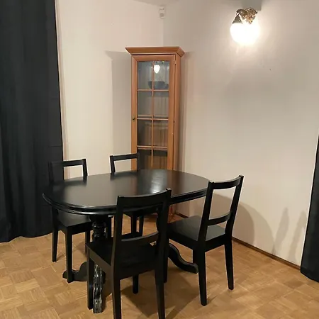 Cozy With A Private Yard דירה ורשה