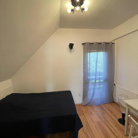 Cozy With A Private Yard *