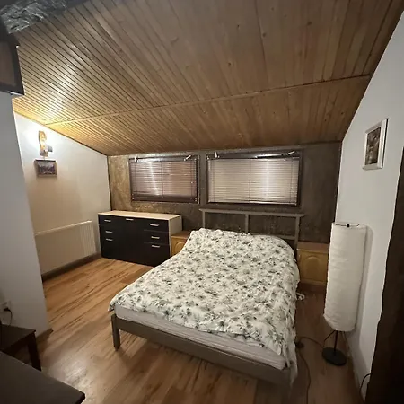 Cozy With A Private Yard Apartmán