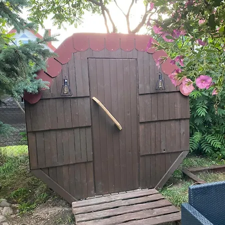 דירה Cozy With A Private Yard *