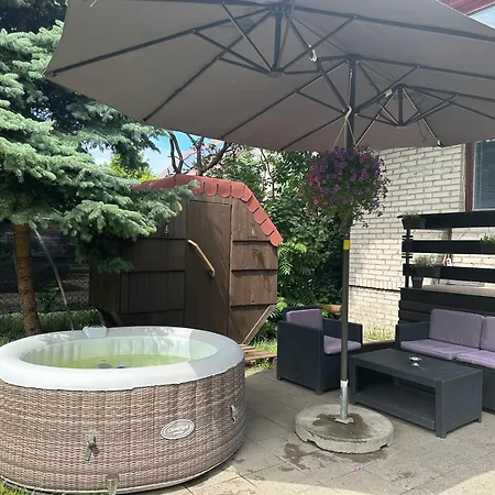 Apartament Cozy With A Private Yard